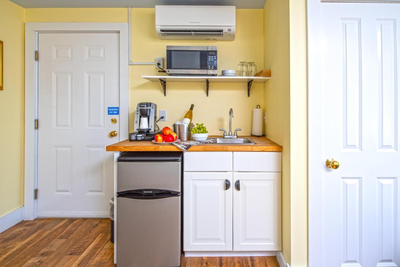 Admiral'S Landing (Adults Only) Bed and Breakfast Provincetown Eksteriør billede